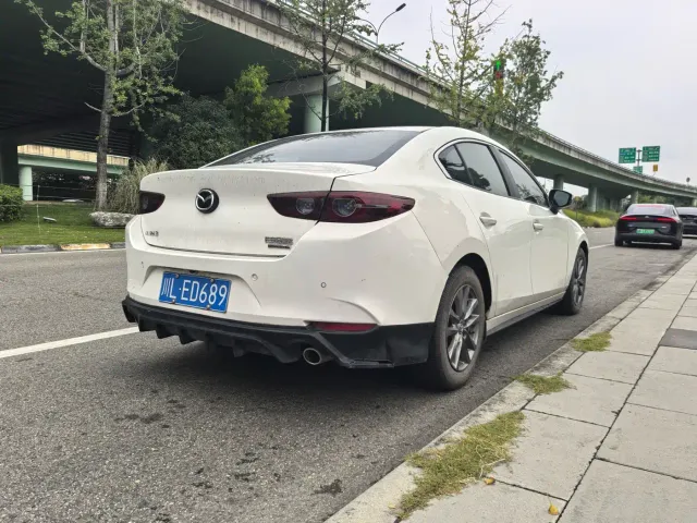 Mazda Axela — Фото автомобиля 6