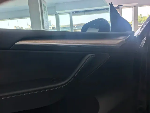 Tesla Model Y — Фото автомобиля 5