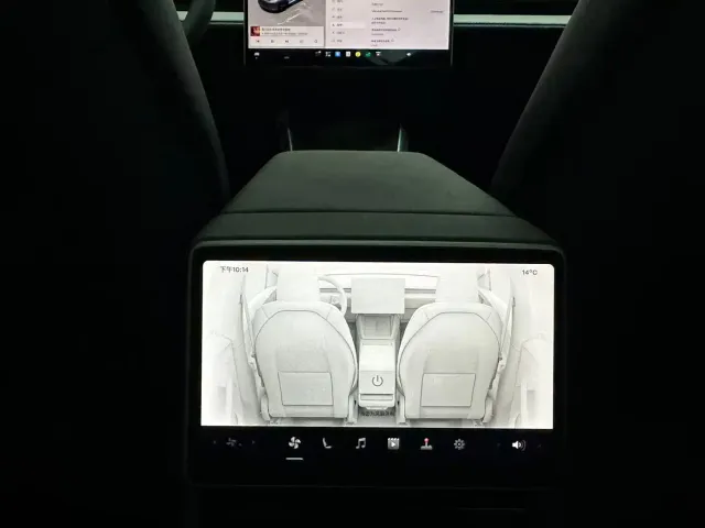 Tesla Model Y — Фото автомобиля 13