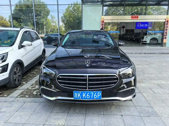 Mercedes-Benz E-Class — Фото автомобиля 2
