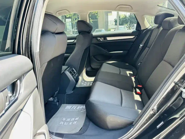 Honda Accord — Фото автомобиля 12