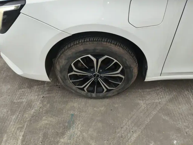 Roewe i6 MAX EV — Фото автомобиля 22