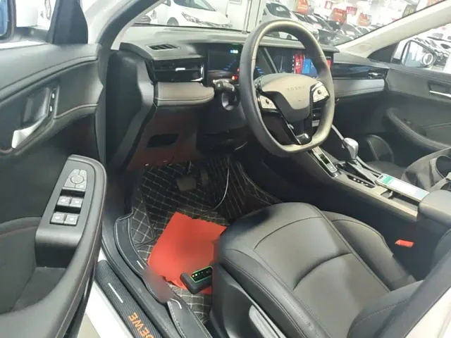 Roewe i5 — Фото автомобиля 15
