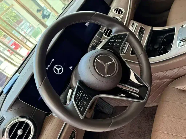 Mercedes-Benz E-Class — Фото автомобиля 6