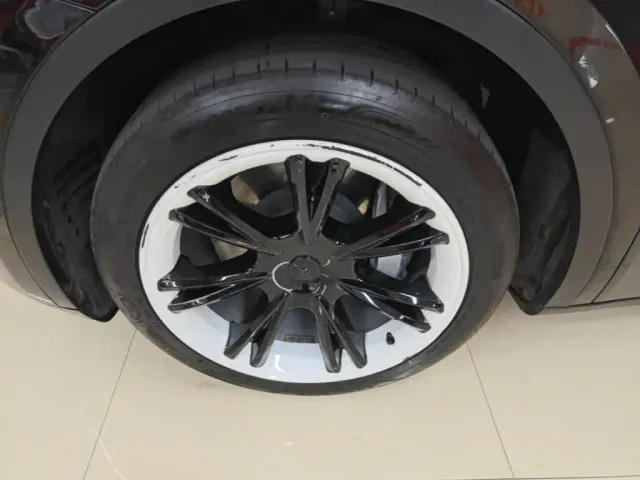 Tesla Model Y — Фото автомобиля 22