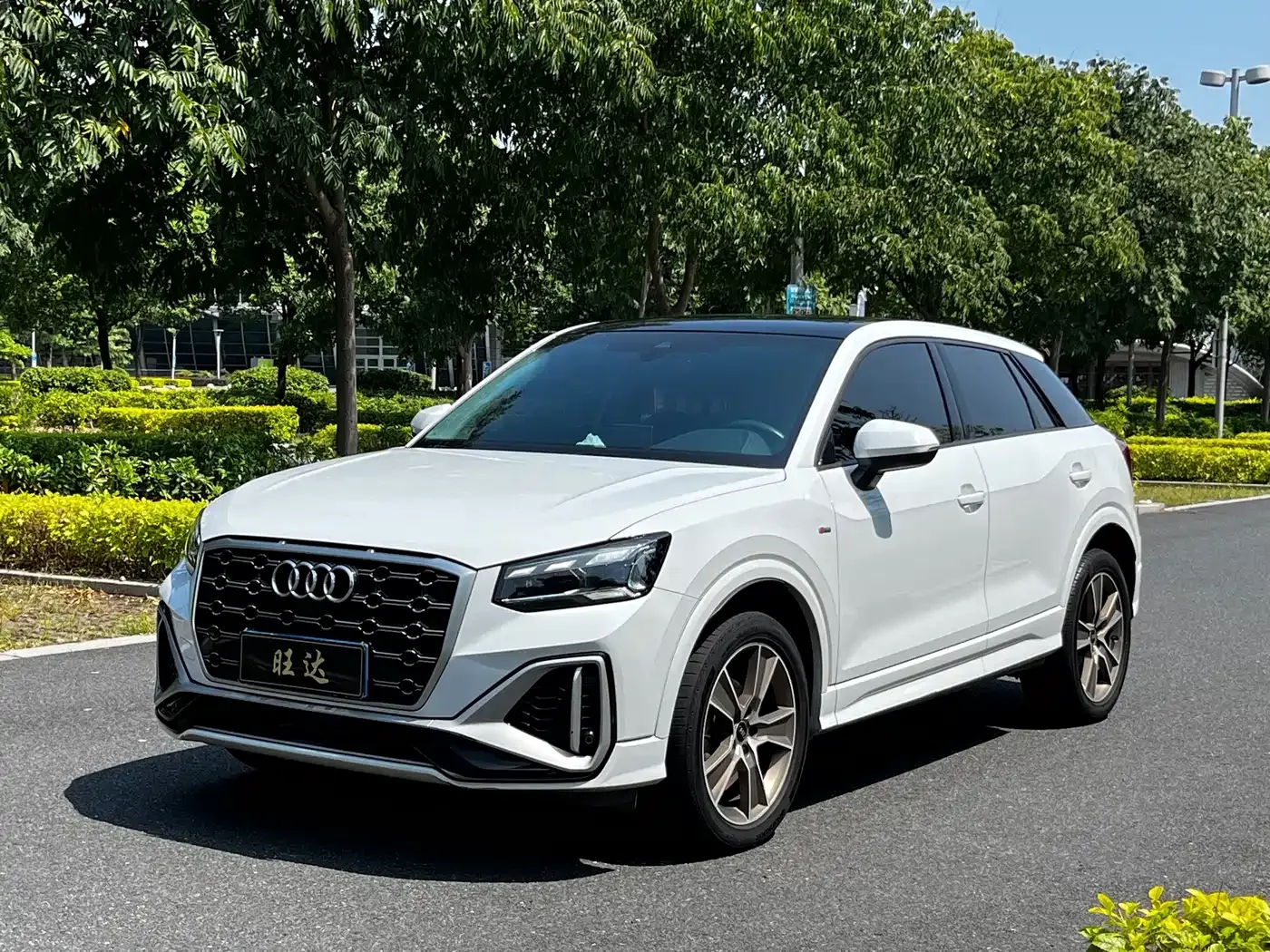 Фотография автомобиля — Audi Q2L