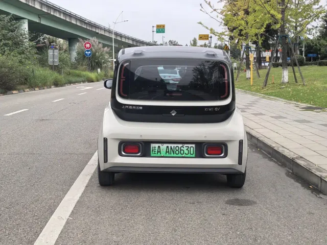 Baojun KiWi EV — Фото автомобиля 16