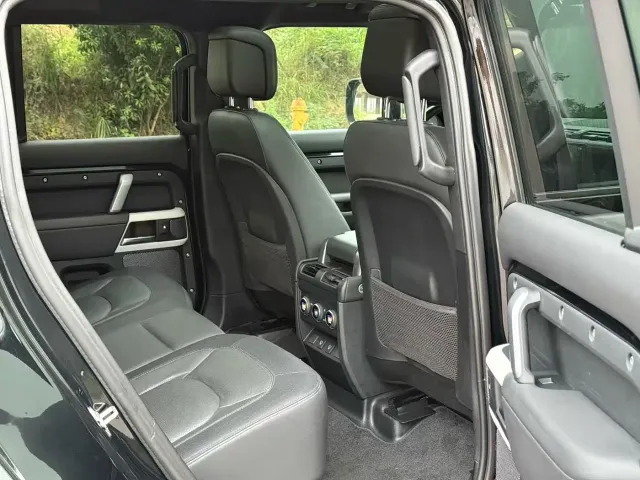 Land Rover Defender — Фото автомобиля 6