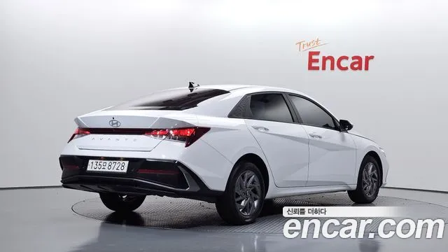 Hyundai Avante CN7 — Фото автомобиля 2