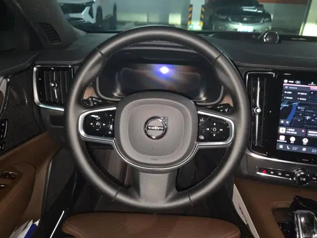 Volvo S90 — Фото автомобиля 15