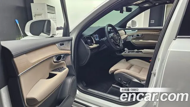 Volvo XC90 — Фото автомобиля 10