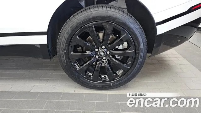 Land Rover Range Rover Velar Range Rover Velar 2.0 P250 R-Dynamic SE — Фото автомобиля 18
