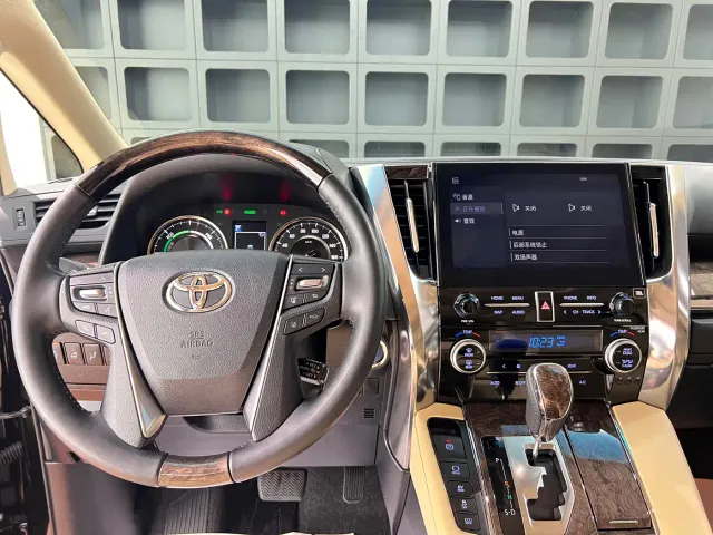 Toyota Vellfire — Фото автомобиля 27