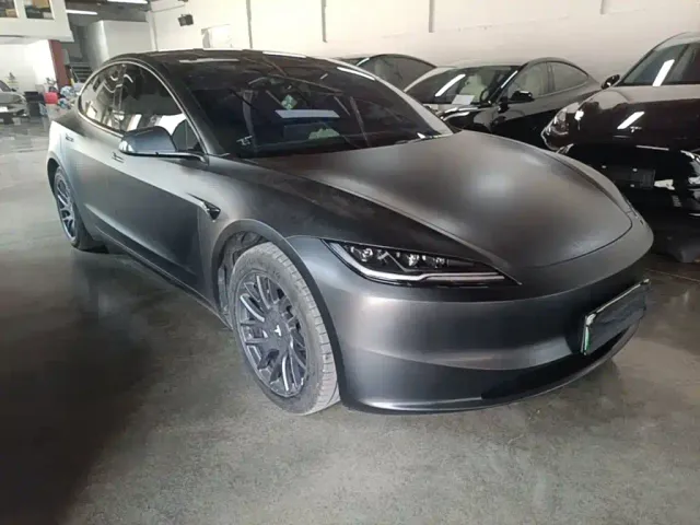 Tesla Model 3 — Фото автомобиля 3