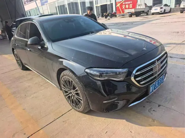 Mercedes-Benz E-Class — Фото автомобиля 2