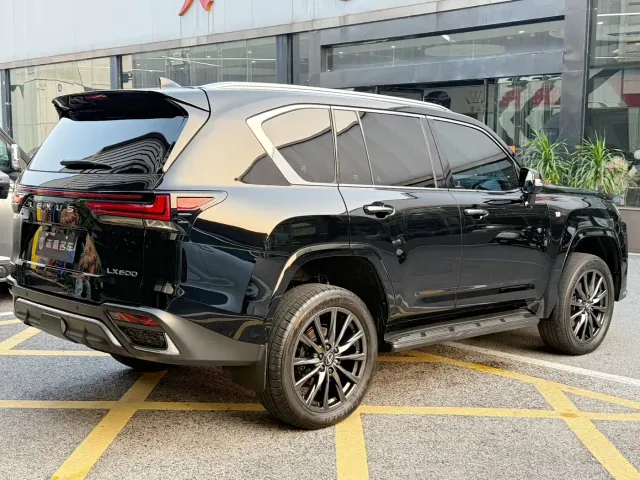 Lexus LX — Фото автомобиля 5