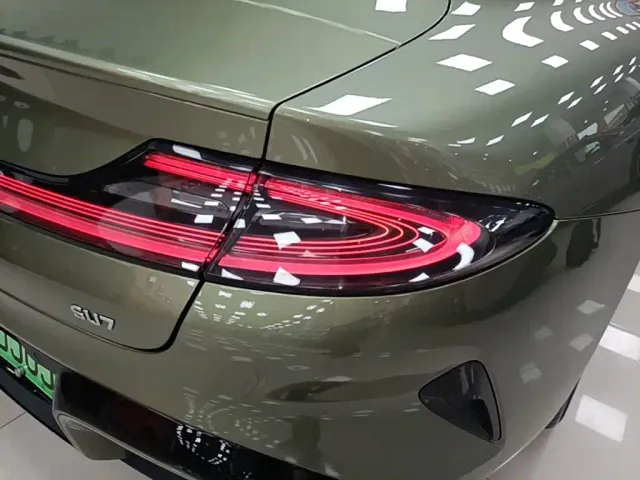 Xiaomi SU7 — Фото автомобиля 7