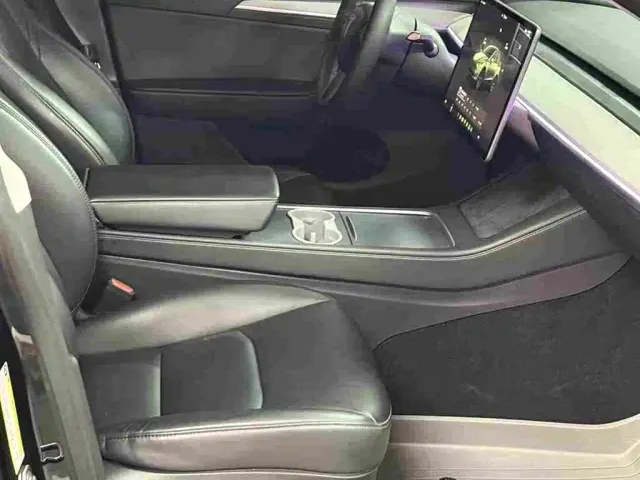 Tesla Model Y — Фото автомобиля 14