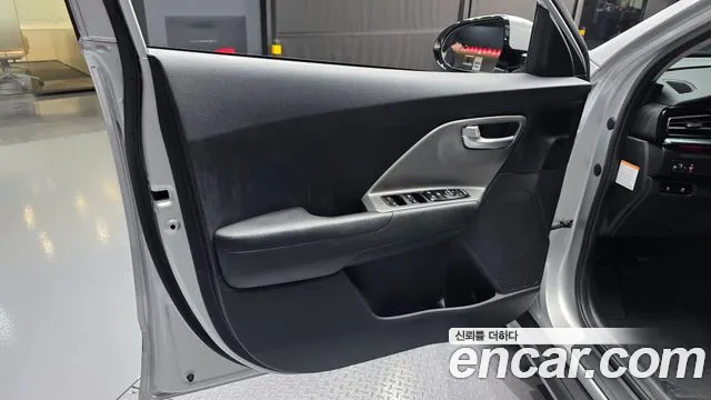 Kia Niro Niro Plus Air — Фото автомобиля 24
