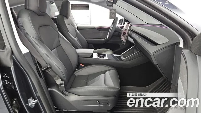 Tesla Model Y — Фото автомобиля 25