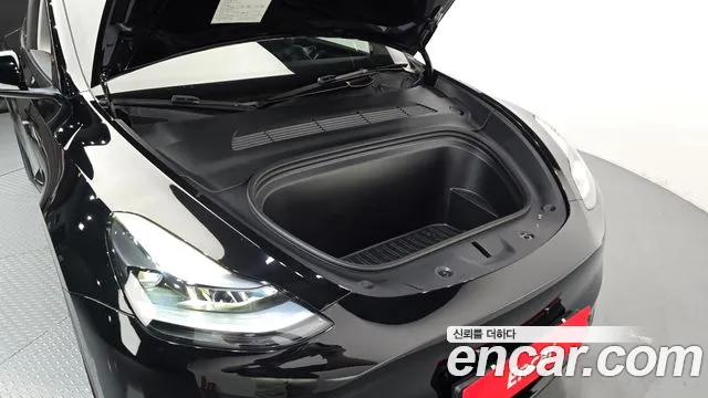 Tesla Model Y — Фото автомобиля 6