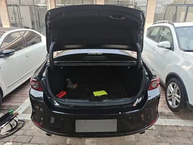 Mazda Axela — Фото автомобиля 18