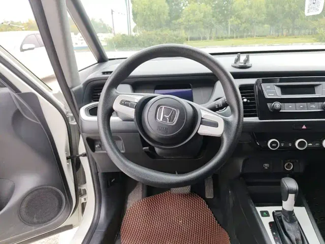 Honda Fit — Фото автомобиля 10