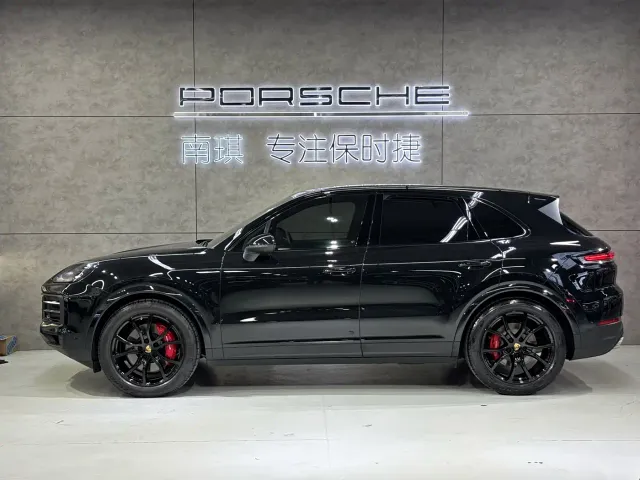 Porsche Cayenne — Фото автомобиля 4
