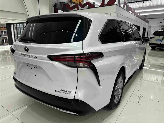 Toyota Sienna — Фото автомобиля 17