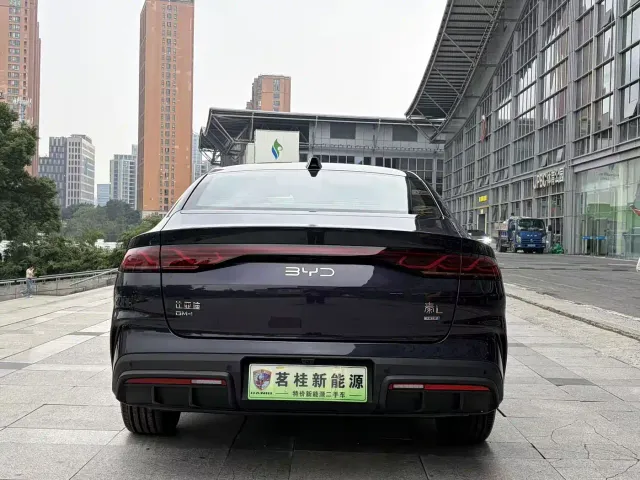 BYD Qin L — Фото автомобиля 6
