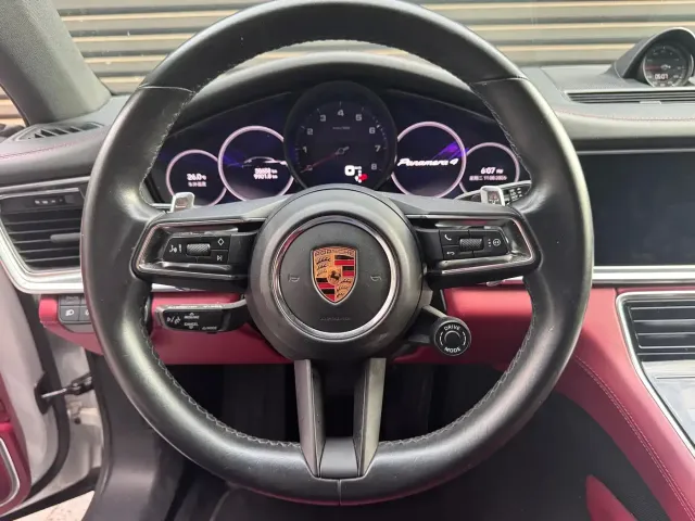 Porsche Panamera — Фото автомобиля 10