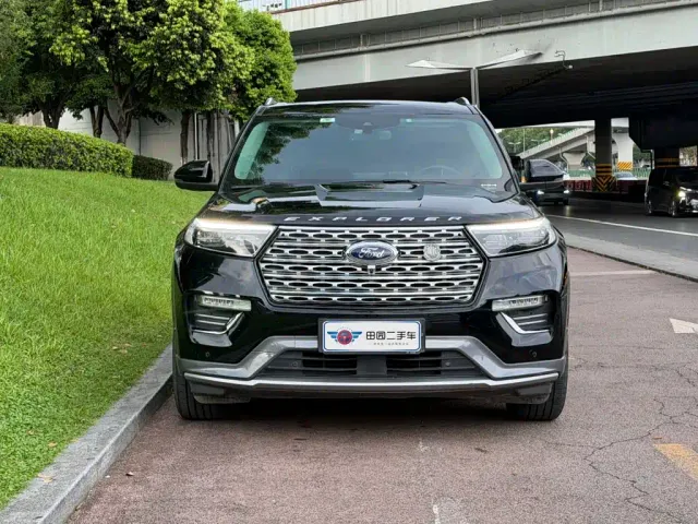 Ford Explorer — Фото автомобиля 2