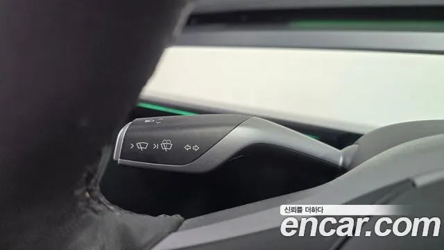 Tesla Model Y — Фото автомобиля 25