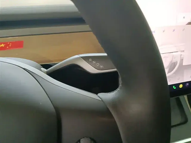 Tesla Model Y — Фото автомобиля 13