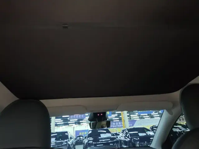 Tesla Model Y — Фото автомобиля 17