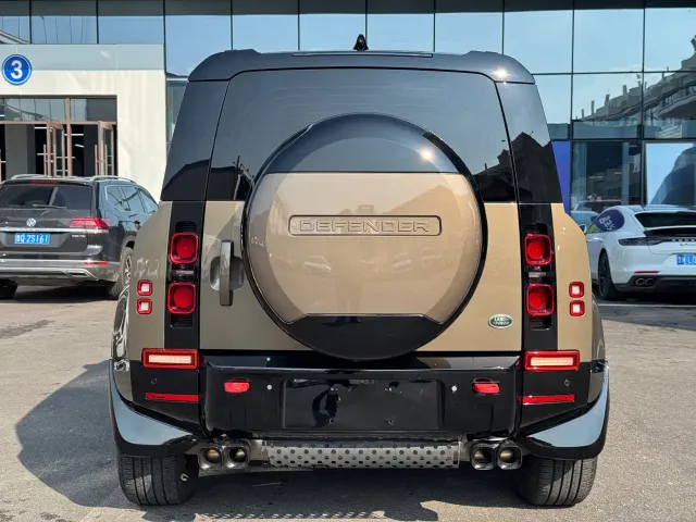 Land Rover Defender — Фото автомобиля 4