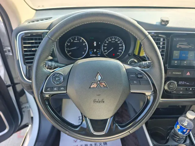Mitsubishi Outlander — Фото автомобиля 12