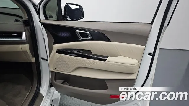 Kia Carnival Generation 4 — Фото автомобиля 13