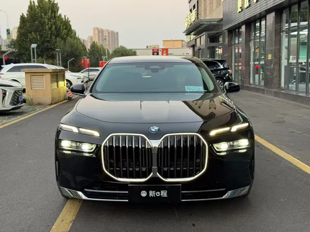 BMW 7 Series — Фото автомобиля 3