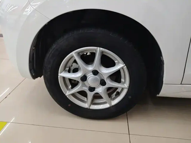 Roewe Clever — Фото автомобиля 22