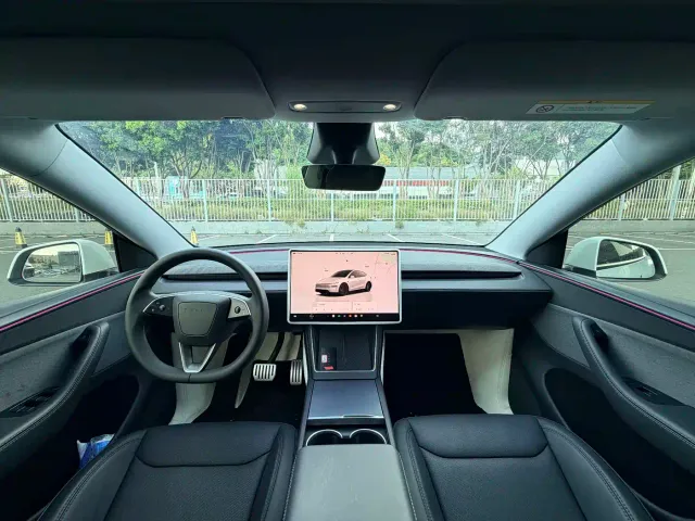 Tesla Model Y — Фото автомобиля 8