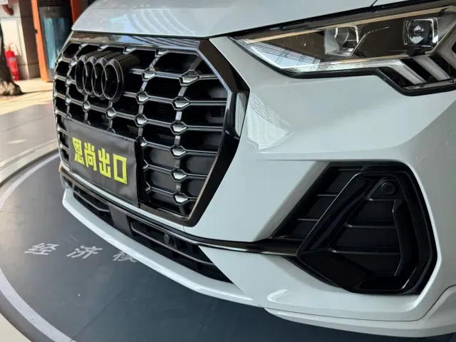 Audi Q3 — Фото автомобиля 3