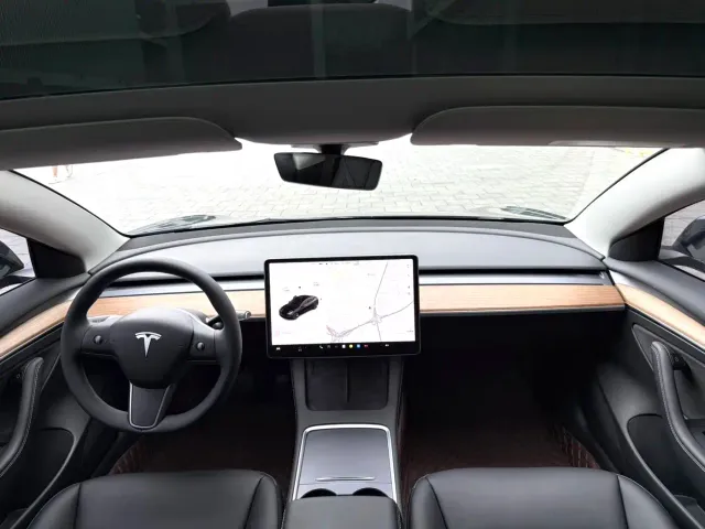 Tesla Model 3 — Фото автомобиля 7