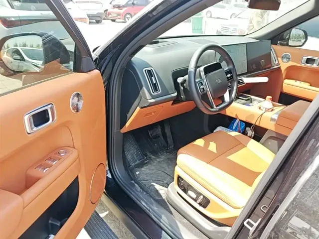 Li Auto L9 — Фото автомобиля 15