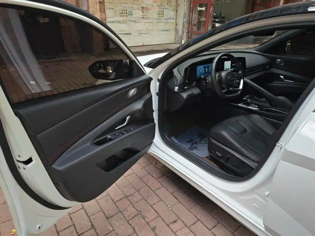 Hyundai Elantra — Фото автомобиля 10
