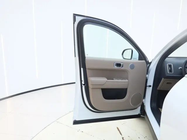 Li Auto L7 — Фото автомобиля 14