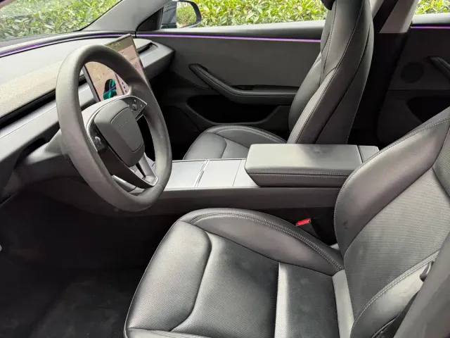 Tesla Model 3 — Фото автомобиля 5
