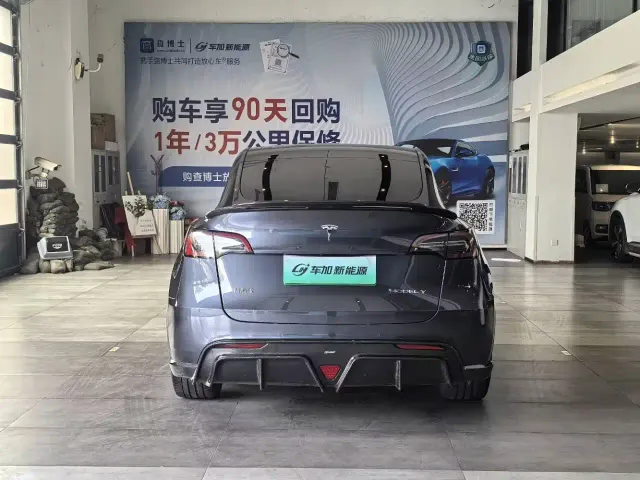 Tesla Model Y — Фото автомобиля 9
