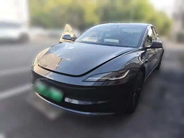 Фотография автомобиля — Tesla Model 3