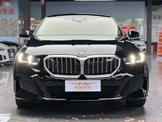 BMW 5 Series — Фото автомобиля 2